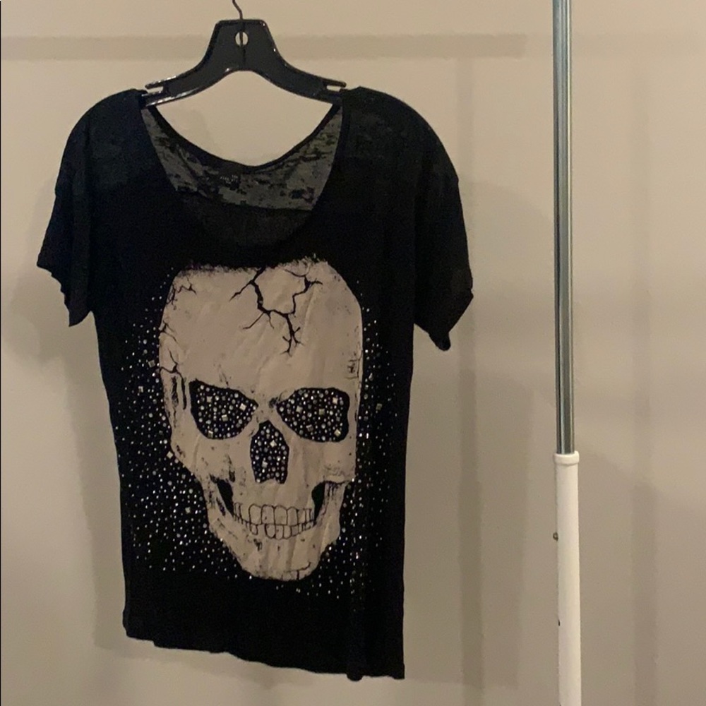 The Clas-sic rhinestone studded skull black tee